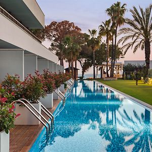 Swim Up Room